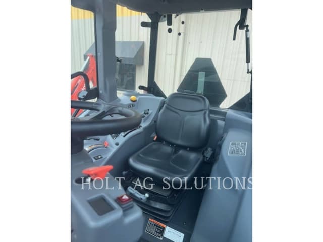 Image of Kubota M5N-091HDC equipment image 4