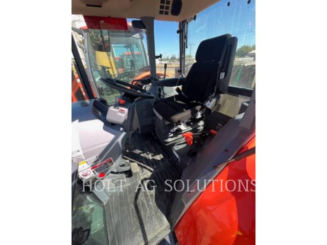Image of Kubota M6S-111DTC equipment image 4