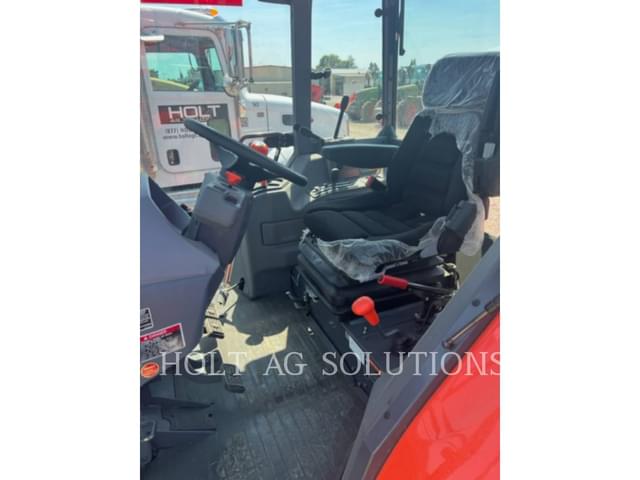 Image of Kubota M6S-111DTC equipment image 4
