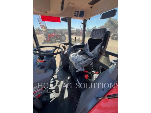 Image of Kubota M6S-111DTC equipment image 4