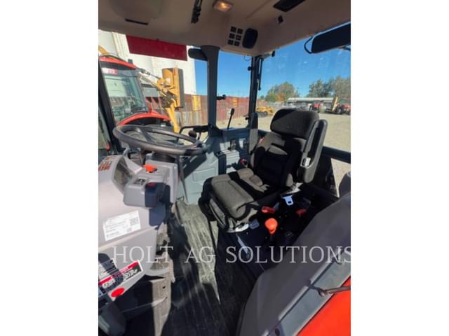Image of Kubota M6S-111DTC equipment image 4