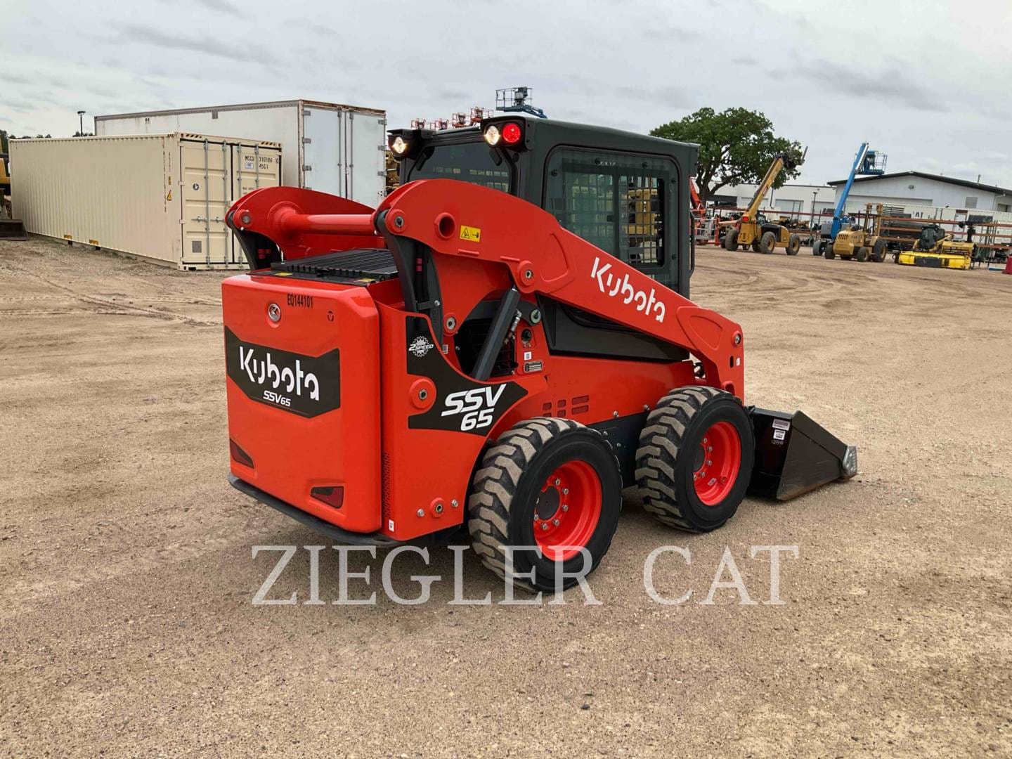 2023 Kubota SSV65 Equipment Image0