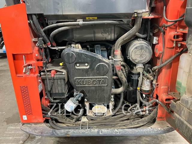 Image of Kubota SSV65 equipment image 2