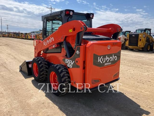 Image of Kubota SSV65 equipment image 4