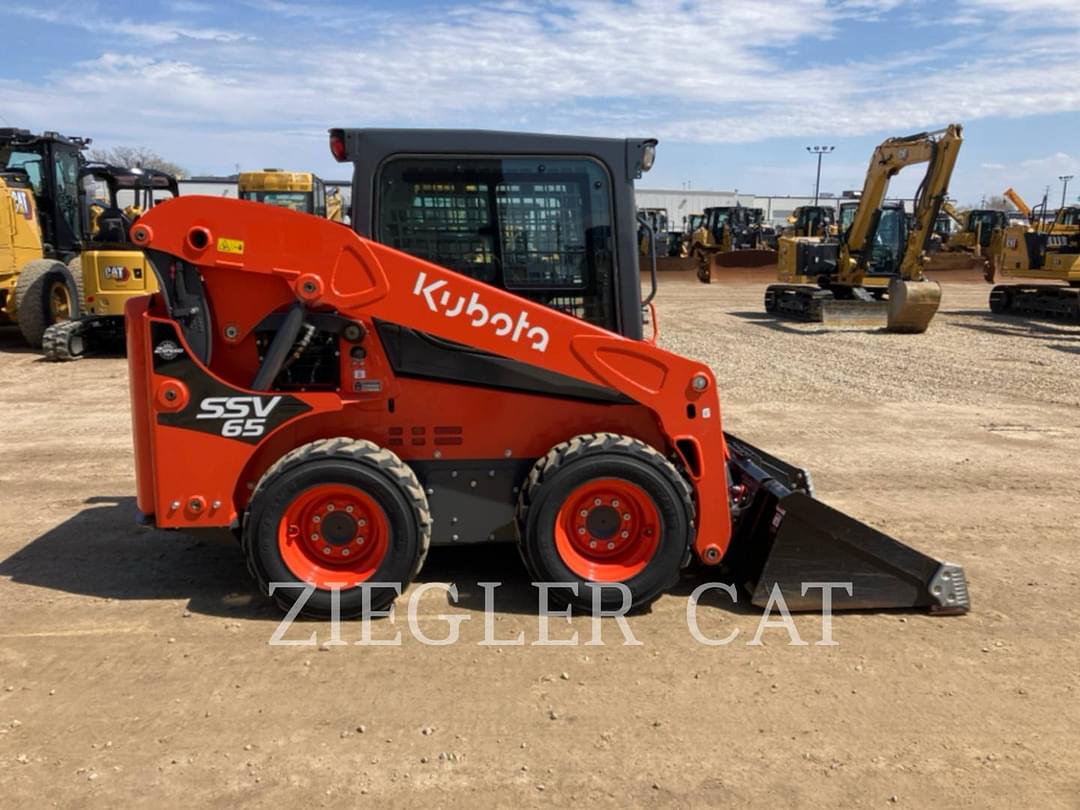 Image of Kubota SSV65 Primary image