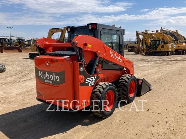 Image of Kubota SSV65 equipment image 3