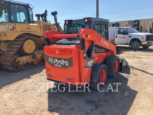 Image of Kubota SSV65 equipment image 2
