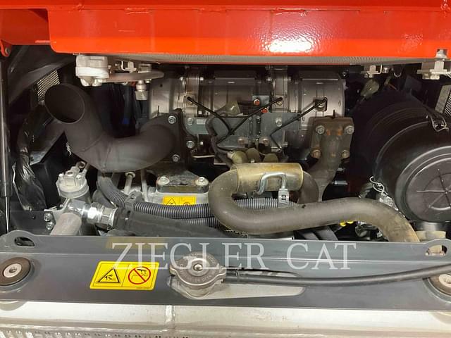 Image of Kubota SVL65-2 equipment image 4