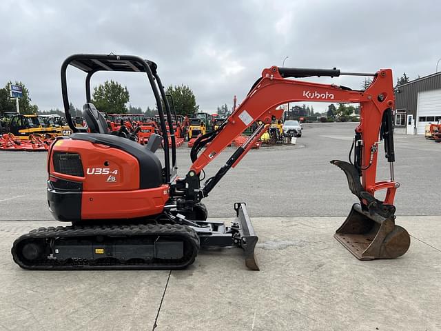 Image of Kubota U35-4 equipment image 4