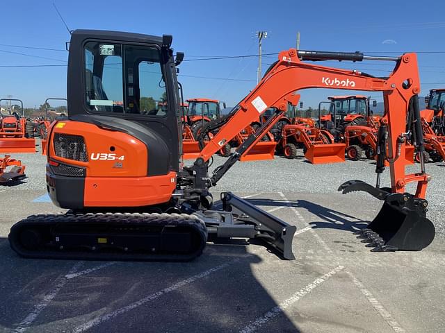 Image of Kubota U35-4 equipment image 4