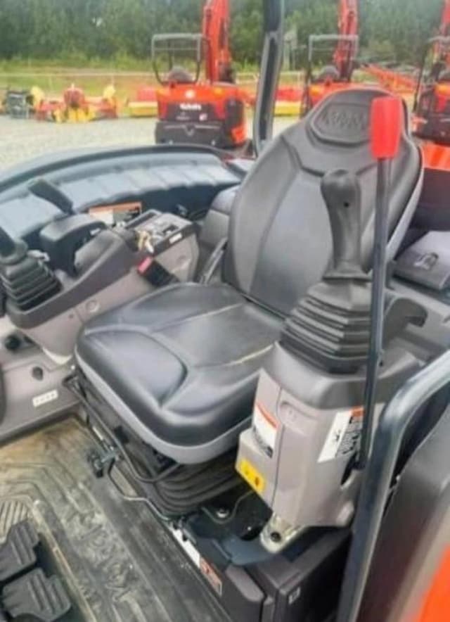 Image of Kubota U55-5 equipment image 3