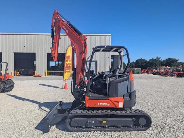 Image of Kubota U55-5R1 equipment image 3
