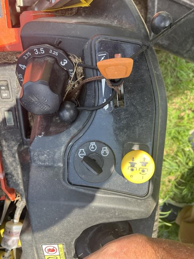 Image of Kubota Z231 equipment image 4