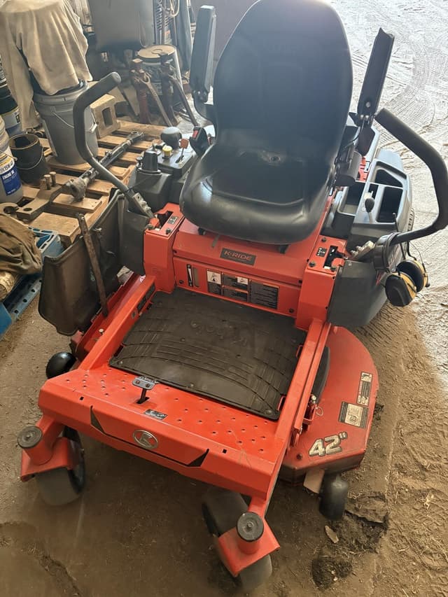 Image of Kubota Z232 equipment image 4