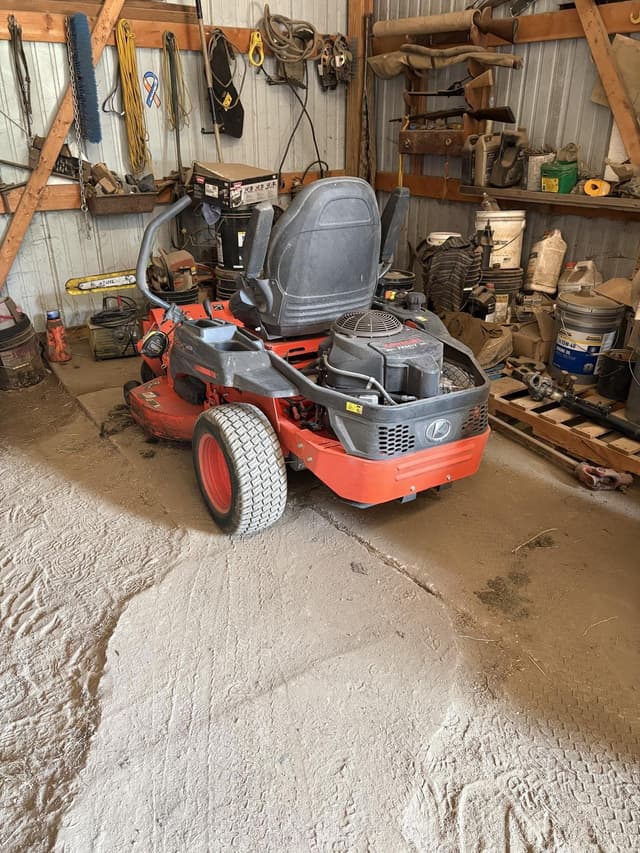 Image of Kubota Z232 equipment image 3