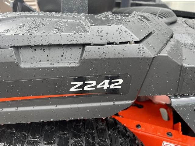 Image of Kubota Z242 equipment image 4