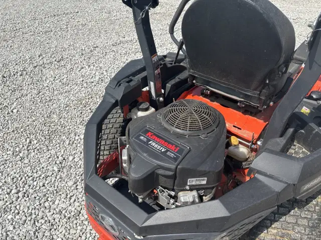 Image of Kubota Z242KW-48 equipment image 3