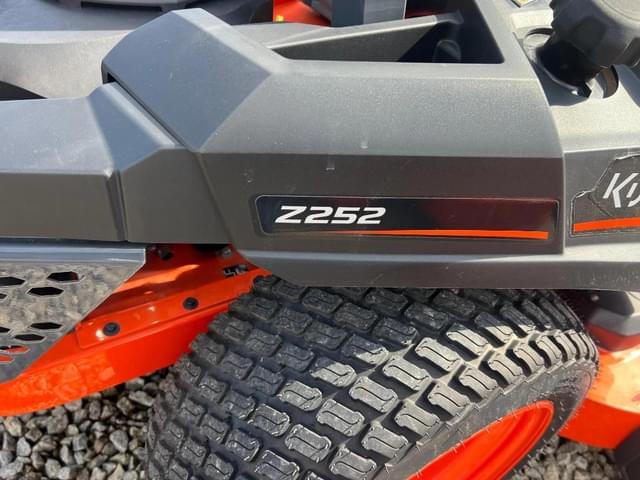 Image of Kubota Z252 equipment image 4