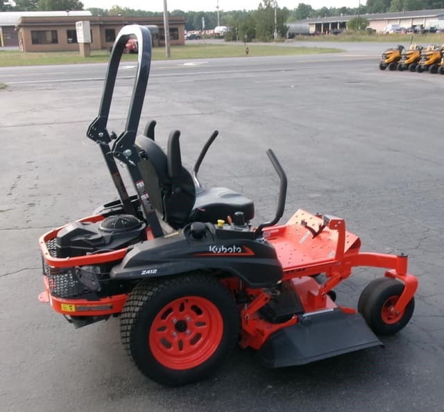 Image of Kubota Z412 equipment image 3