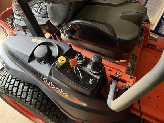 Image of Kubota Z422 equipment image 2