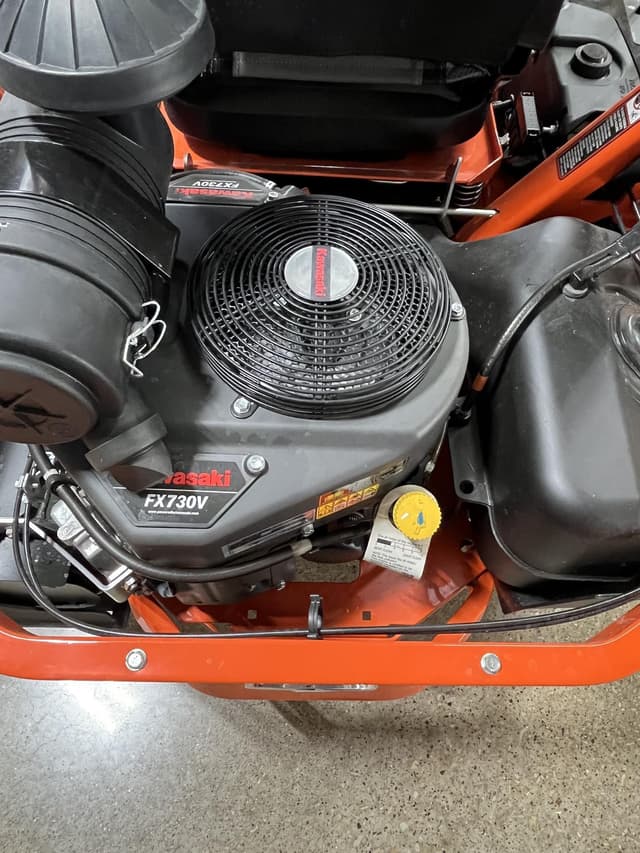 Image of Kubota Z724X equipment image 4