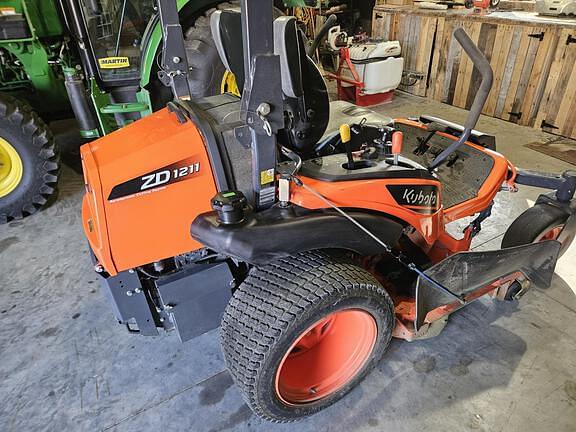 Image of Kubota ZD1211 equipment image 3