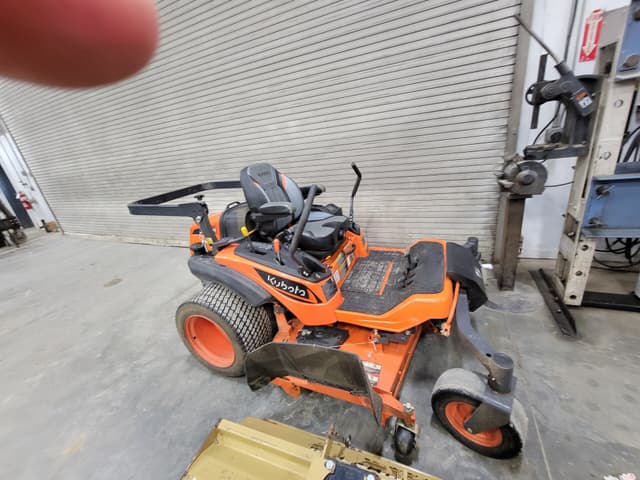 Image of Kubota ZD1211L equipment image 2