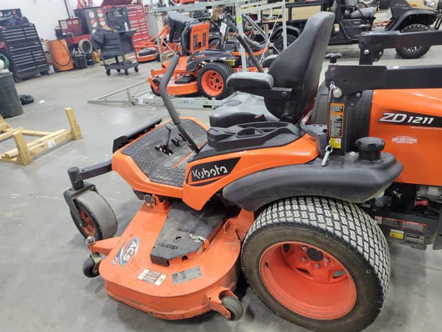 Image of Kubota ZD1211L equipment image 4