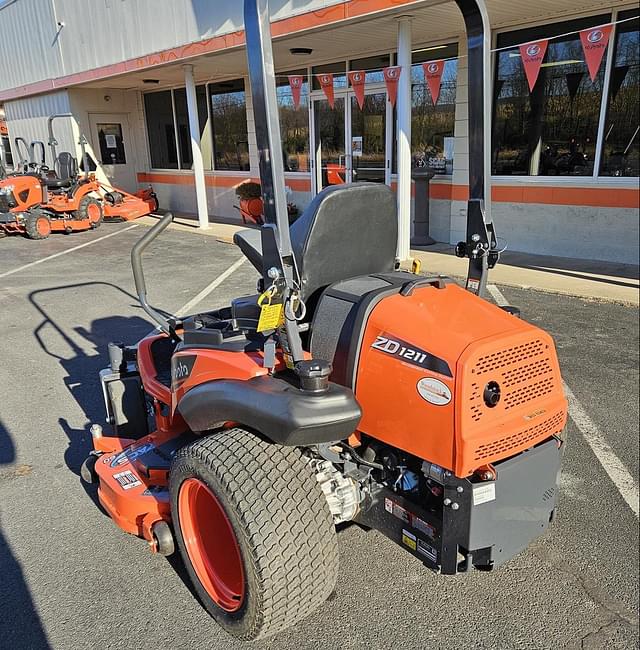 Image of Kubota ZD1211 equipment image 4