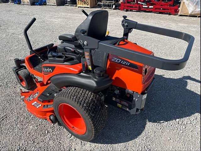 Image of Kubota ZD1211 equipment image 4