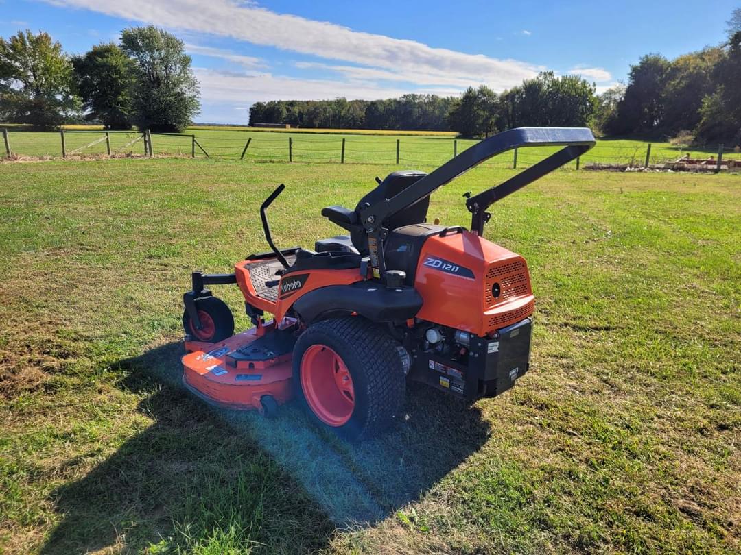 Image of Kubota ZD1211L-3-72 Image 1