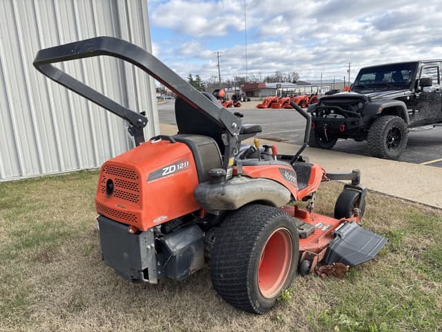 Image of Kubota ZD1211L equipment image 2