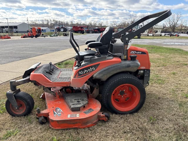 Image of Kubota ZD1211L equipment image 4