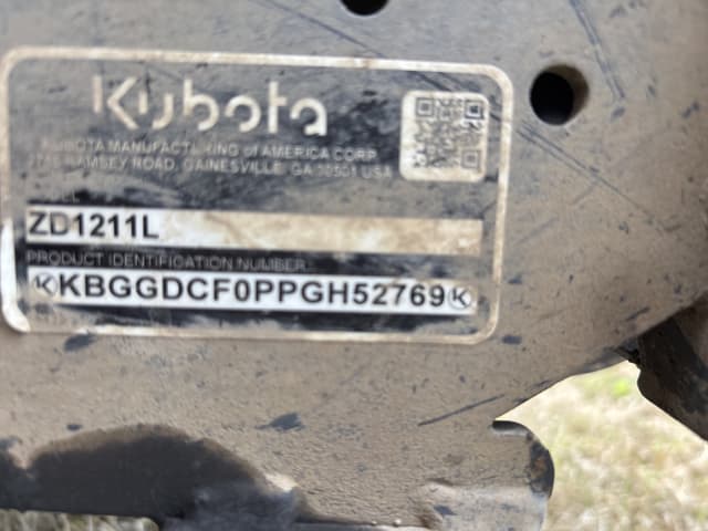 Image of Kubota ZD1211L equipment image 2