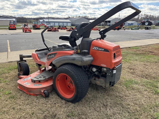 Image of Kubota ZD1211L equipment image 4