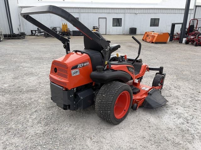 Image of Kubota ZD1211L equipment image 2