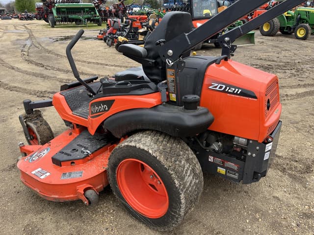 Image of Kubota ZD1211L equipment image 4
