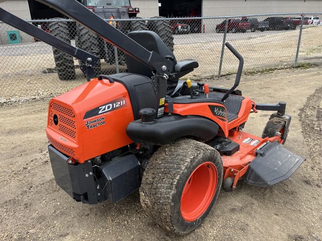 Image of Kubota ZD1211L equipment image 3