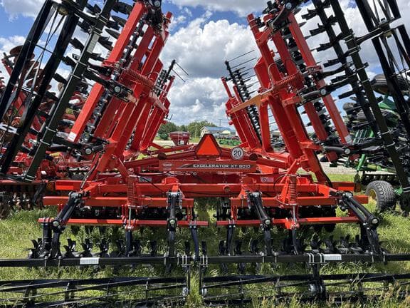 Image of Kuhn Krause Excelerator XT 8010 equipment image 4