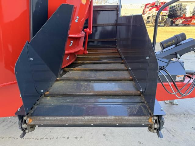 Image of Kuhn Knight VT256 equipment image 3