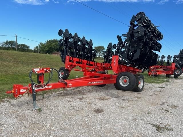 2023 Kuhn Krause Gladiator 1210 Equipment Image0