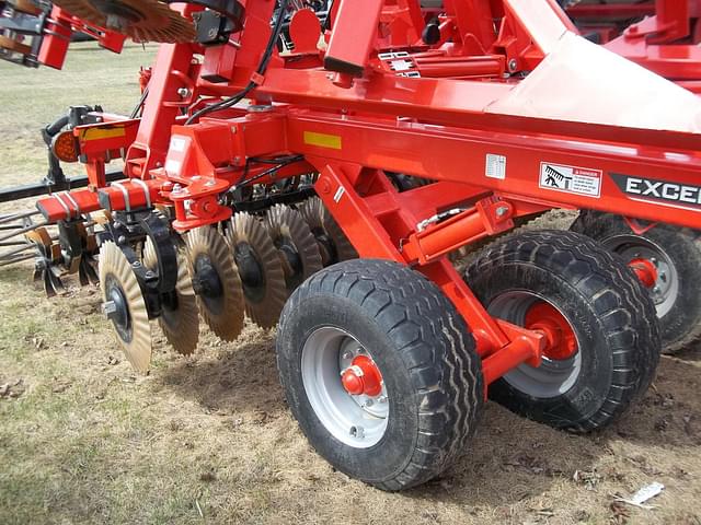 Image of Kuhn Krause Excelerator XT 8010 equipment image 4