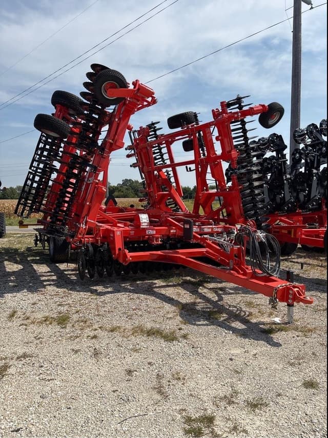 Image of Kuhn Krause Excelerator XT 8010 equipment image 2