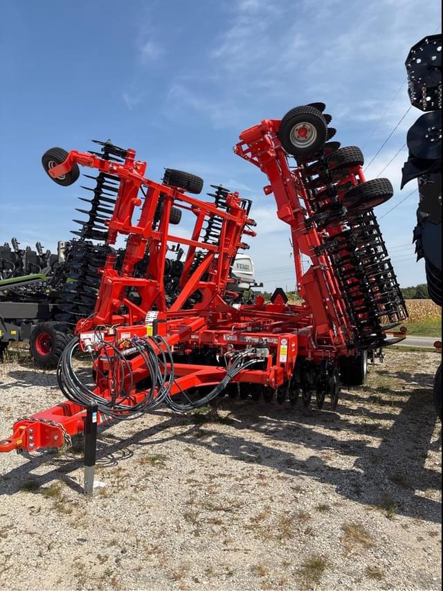 Image of Kuhn Krause Excelerator XT 8010 equipment image 2