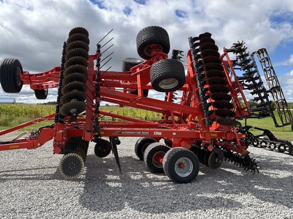 Image of Kuhn Krause Interceptor 8055 equipment image 2