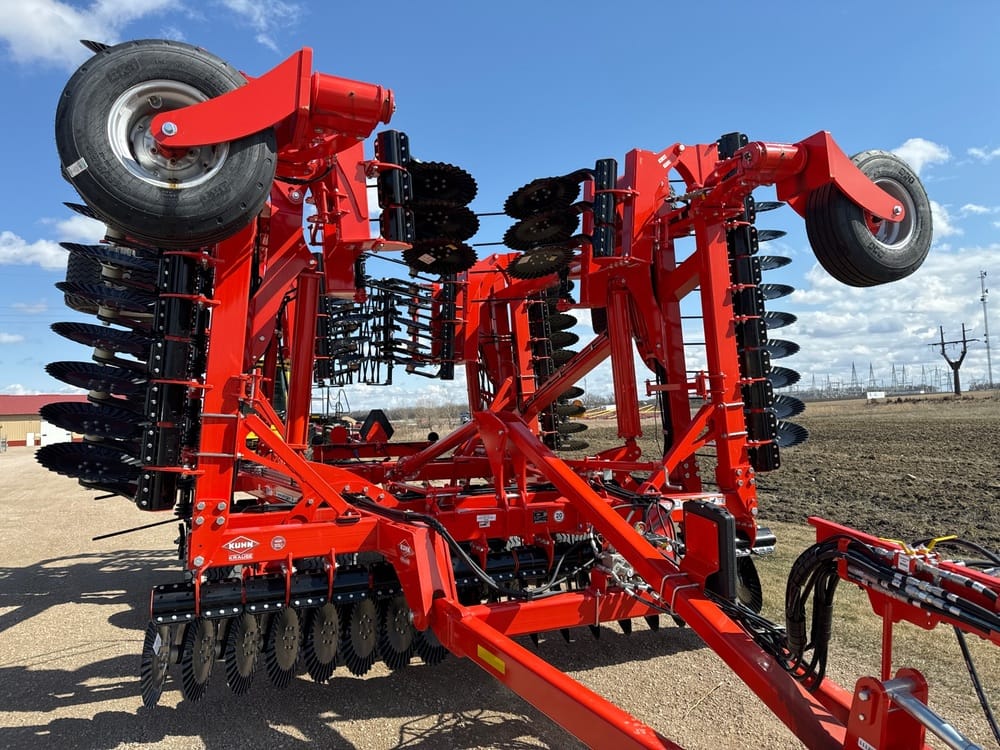 2023 Kuhn Krause Interceptor 8055 Equipment Image0