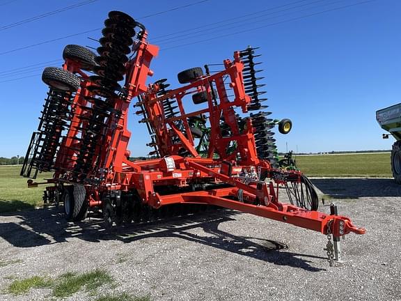 Image of Kuhn Krause Excelerator XT 8010 equipment image 2