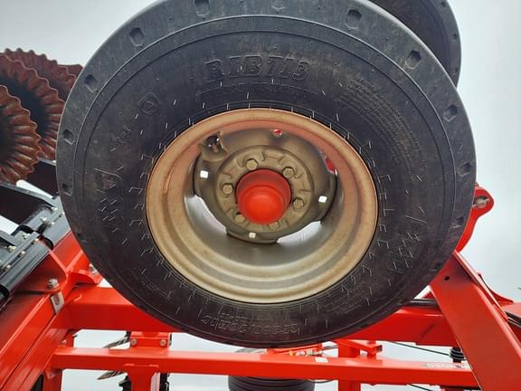 Image of Kuhn Krause Interceptor 8050 equipment image 4