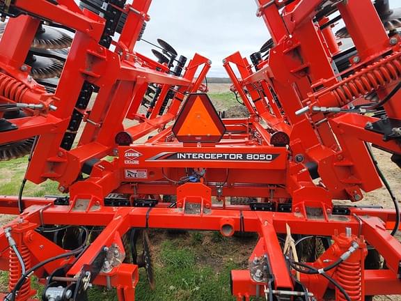 Image of Kuhn Krause Interceptor 8050 equipment image 2