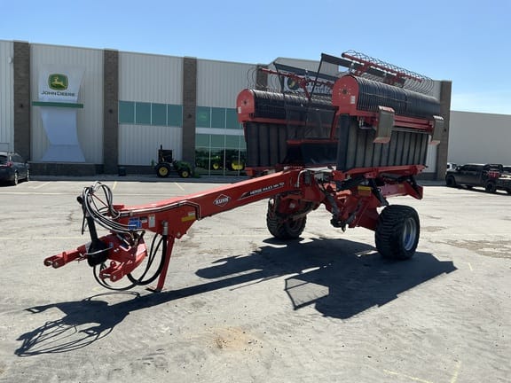 2023 Kuhn Merge-Maxx MM701 Equipment Image0
